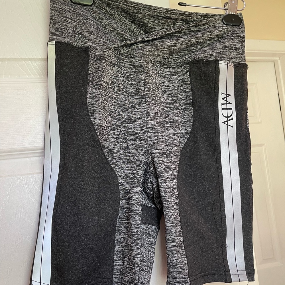Sport shorts with crossed  waist design
